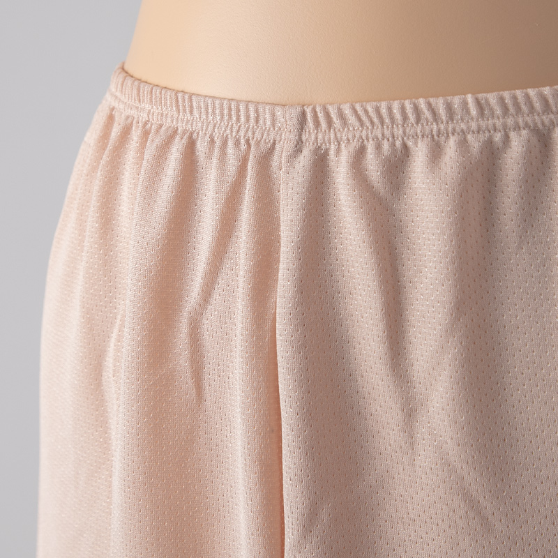 ペチパンツ 透け防止 5分丈 ハーフ丈 蒸れない メッシュ 通気性 スカートの下に重ねて安心 ブラック 黒 ベージュ サラサラ 透けない 股ずれ防止 ベタつかない スカート インナー ズボンの下 M L LL (在庫限り)