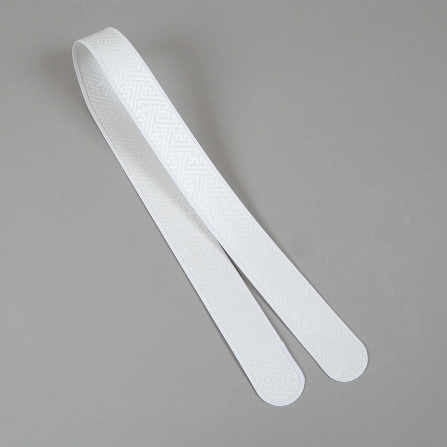 お着物に美しいえりもと 綸子 織柄入り衿芯 並サイズ 約79cm×4.5cm (襟芯 えりしん 礼装 舞踊 着付け 衿元 襟元 りんず) (和装呉服) (在庫限り)